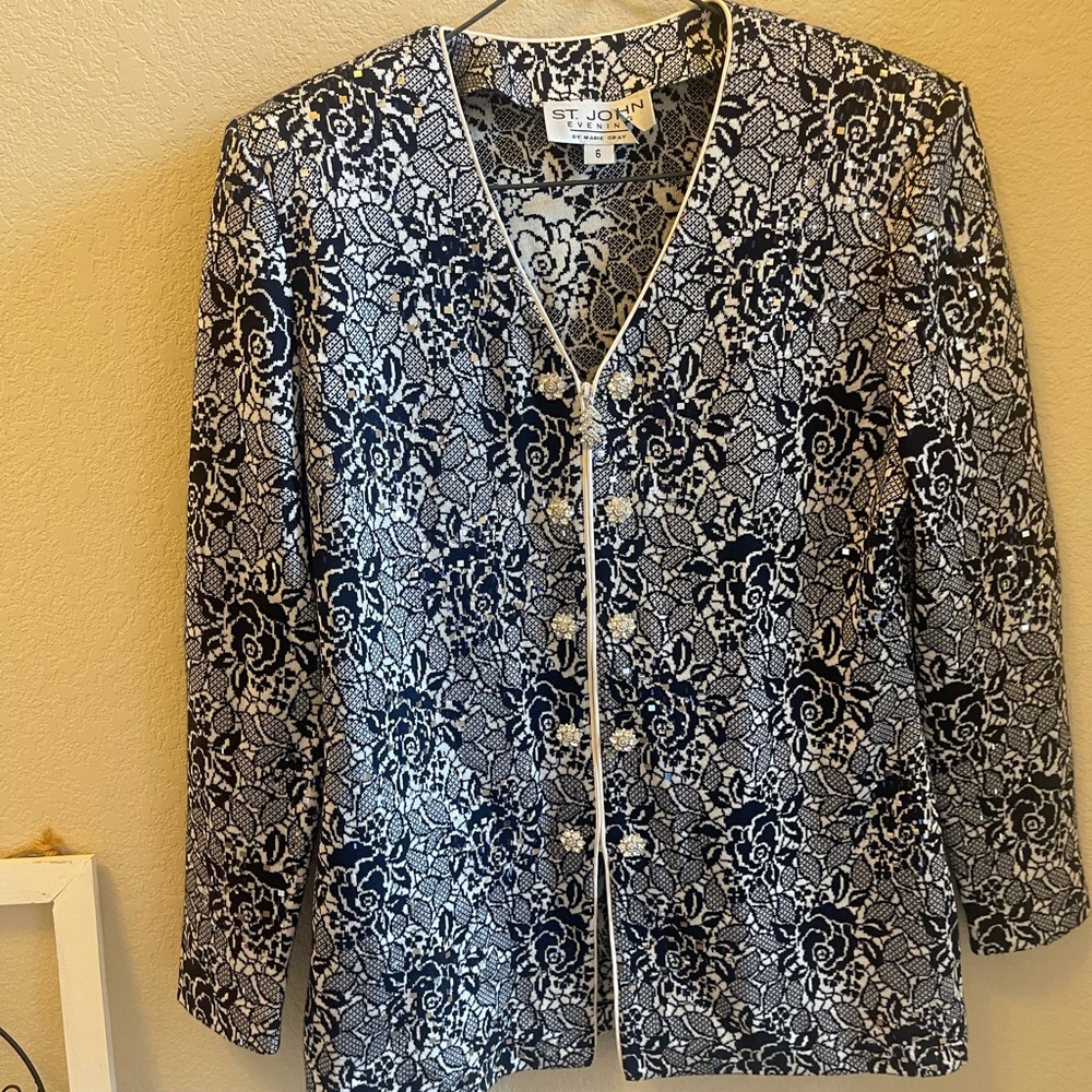 St. John zip up jacket size 6